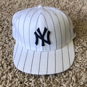 Fitted Yankees hat